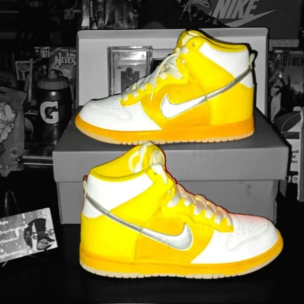 Nike Women's Dunk High Premium (2008) 'Tour Yellow' - Picture 1 of 4